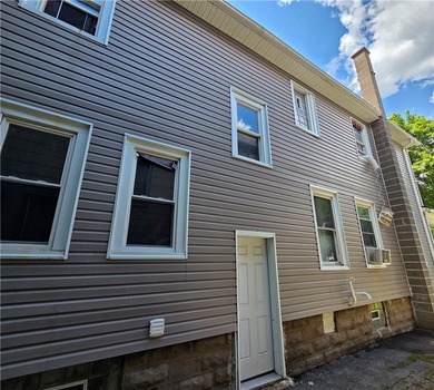 Turnkey investor's dream or perfect owner-occupant opportunity - photo 6