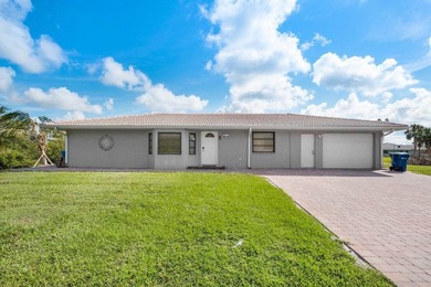Fully Furnished Canal-Front Home - Minutes to Myakka River and - photo 1