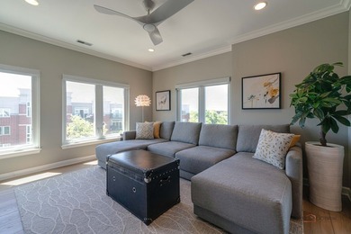 LARGEST PENTHOUSE END-UNIT | POND VIEWS | 3 BEDROOMS | 2.1 BATHS - photo 12