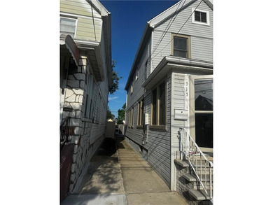 This beautiful East Flatbush one family home. This home is a - photo 3