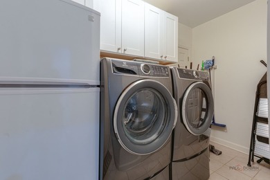 LARGEST PENTHOUSE END-UNIT | POND VIEWS | 3 BEDROOMS | 2.1 BATHS - photo 32