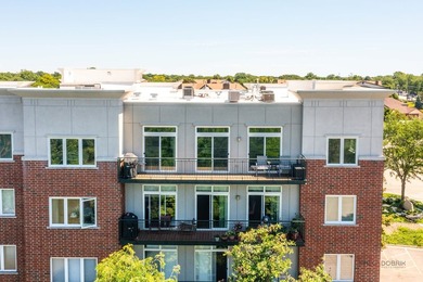 LARGEST PENTHOUSE END-UNIT | POND VIEWS | 3 BEDROOMS | 2.1 BATHS - photo 39