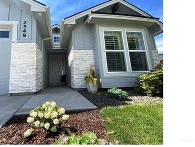 You must see this turnkey, single-level modern farmhouse! The - photo 2