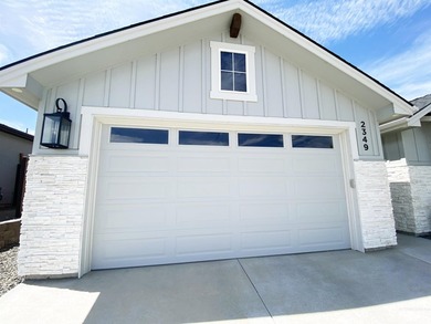 You must see this turnkey, single-level modern farmhouse! The - photo 4