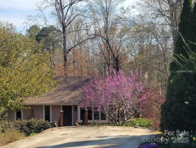 Lake Home ActiveUnderContr in Hickory, North Carolina