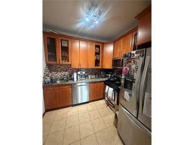 Welcome to this beautiful and wonderfully spaced out 1 bedroom