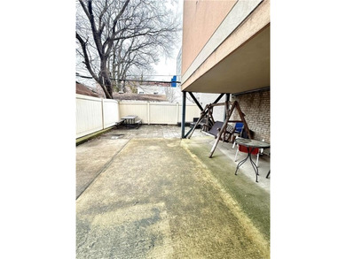 Welcome to this beautiful and wonderfully spaced out 1 bedroom