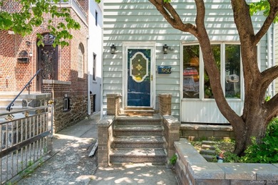 Well maintained and thoughtfully updated, this Morris Park - photo 2
