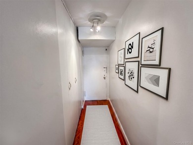 Welcome to this beautifully maintained 1-bedroom apartment for - photo 2