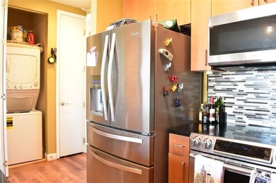 Oversized Renovated 2BR/2BA Condo with 10' Ceilings and