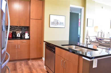 Oversized Renovated 2BR/2BA Condo with 10' Ceilings and