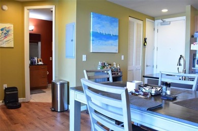 Oversized Renovated 2BR/2BA Condo with 10' Ceilings and