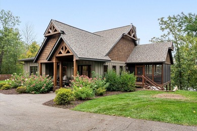 Discover an extraordinary lakefront estate on prestigious - photo 4