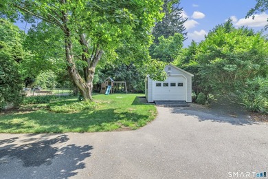 Welcome to this charming Cape in Fairfield's desirable - photo 2