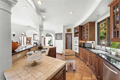 Air Conditioned Beautiful spacious indoor/ outdoor home on a - photo 12