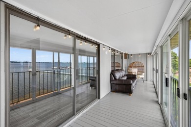 Waterfront living doesn't get much better than this beautifully - photo 12