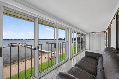 Waterfront living doesn't get much better than this beautifully - photo 13