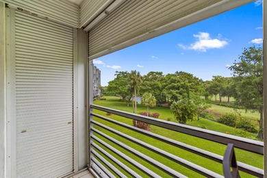 Spacious 2 BD, 2 BA condo overlooking the golf course in - photo 20