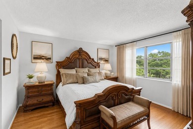 Spacious 2 BD, 2 BA condo overlooking the golf course in - photo 25