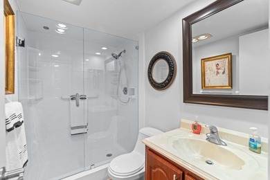 Spacious 2 BD, 2 BA condo overlooking the golf course in - photo 38