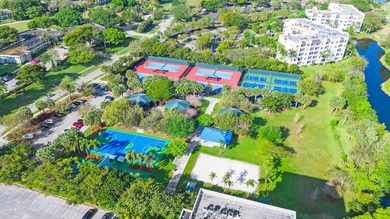 Spacious 2 BD, 2 BA condo overlooking the golf course in - photo 43