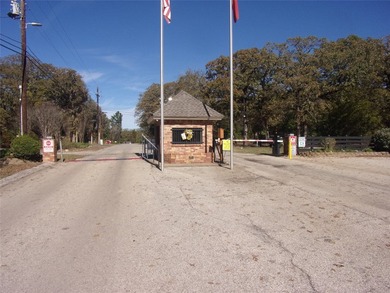 MOTIVATED SELLER!!! Build your dream home on this rare 0.8 acre - photo 12