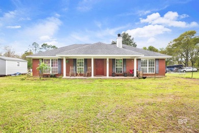 Welcome to your private country retreat! This freshly painted - photo 1