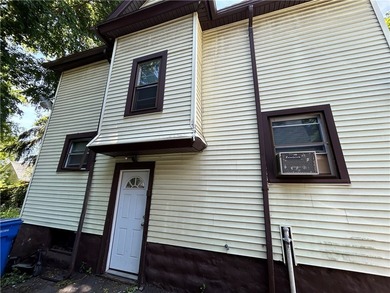 Investment Opportunity! Tenant-occupied 3-bedroom, 1-bath home - photo 2