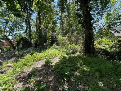 Investment Opportunity! Tenant-occupied 3-bedroom, 1-bath home - photo 5