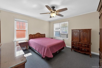 Welcome Home to 642 Edison! A rare opportunity in Throggs Neck - photo 16