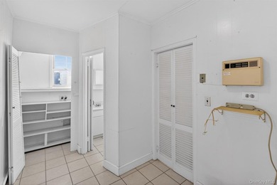 Welcome Home to 642 Edison! A rare opportunity in Throggs Neck - photo 20