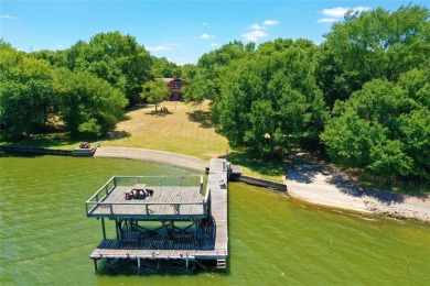 Room for Family & Friends!  Gated Circle driveway for easy - photo 2