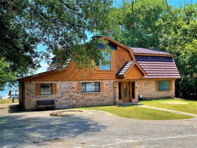 Room for Family & Friends!  Gated Circle driveway for easy - photo 7