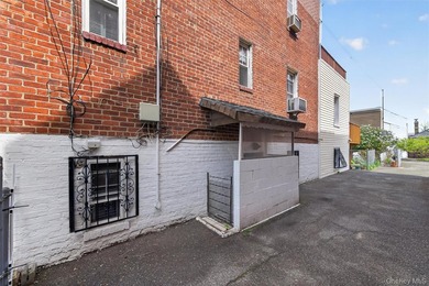 Welcome Home to 642 Edison! A rare opportunity in Throggs Neck - photo 28