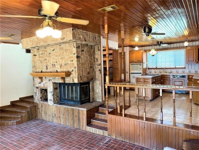 Room for Family & Friends!  Gated Circle driveway for easy - photo 9
