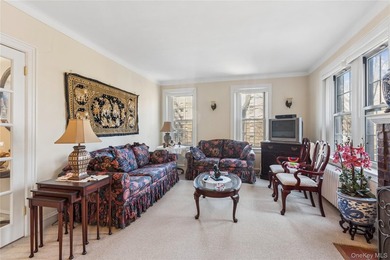 An opportunity to live in Forest Hills Gardens, this bright - photo 1