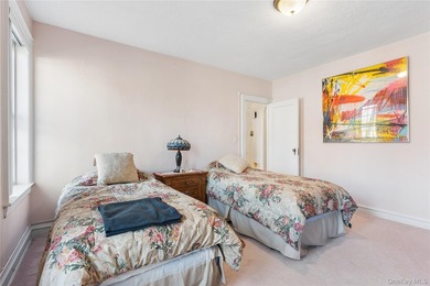 An opportunity to live in Forest Hills Gardens, this bright - photo 3
