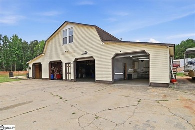 Unique ranch-style family home with 4 bedrooms, 2 full bathrooms - photo 2