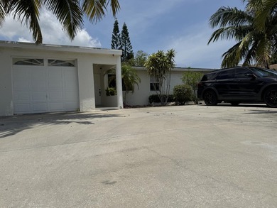 Discover this beautiful starter home located in the heart of the - photo 1