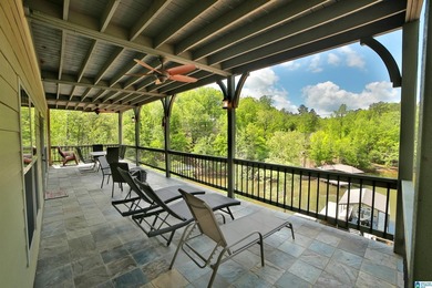 This custom LAKEFRONT CRAFTSMAN home has a NEW ROOF and is - photo 31
