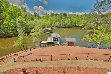 This custom LAKEFRONT CRAFTSMAN home has a NEW ROOF and is - photo 32
