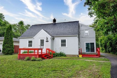 Step in and discover this expansive and beautiful with features - photo 1