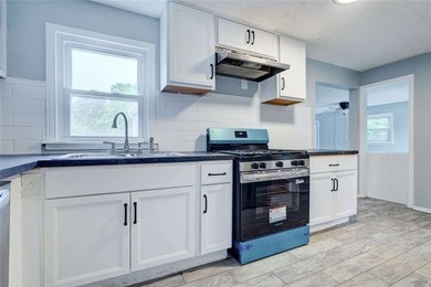 Step in and discover this expansive and beautiful with features - photo 3