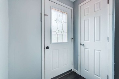 Step in and discover this expansive and beautiful with features - photo 8