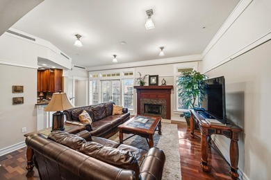 This top-floor corner unit, 3-bedroom 3-bath condo in Lakeside - photo 4