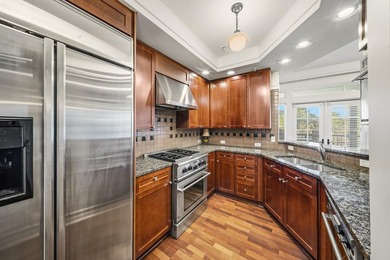 This top-floor corner unit, 3-bedroom 3-bath condo in Lakeside - photo 8