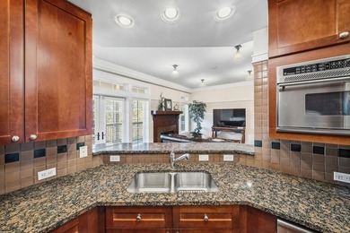 This top-floor corner unit, 3-bedroom 3-bath condo in Lakeside - photo 9