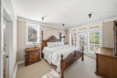 This top-floor corner unit, 3-bedroom 3-bath condo in Lakeside - photo 10