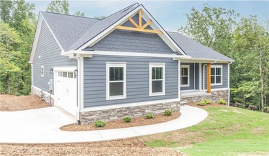 Lake Home For Sale in West Union, South Carolina