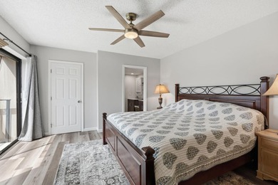 Welcome home to this well-presented 2-bed, 2.5-bath townhome - photo 11